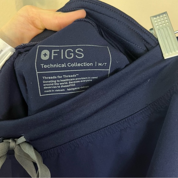 Figs Navy Catarina One Pocket Scrub Top and Livingston Basic Scrub Pants - Picture 8 of 10